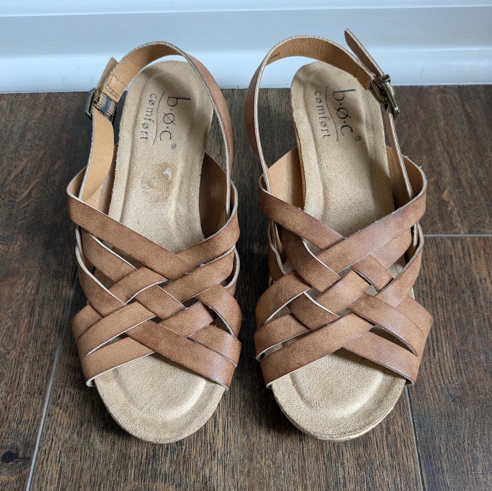 BOC Comfort Wedge Sz 8 Faux Leather Strappy Sandal Tan Slingback Granola Cushion - Picture 3 of 9